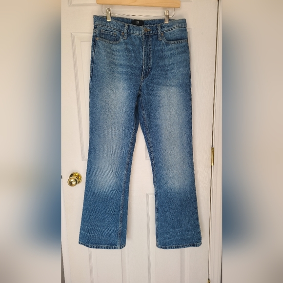 Banana Republic Bootcut Jean - Picture 3 of 12
